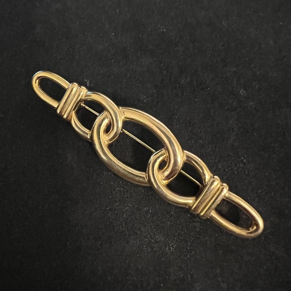 Monet Jewelry - Monet Vintage Gold Tone Interlocking Circle Brooch Pin
